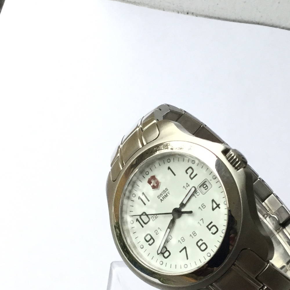 Victorinox Swiss Army’s Men Watch - Picture 3 of 3